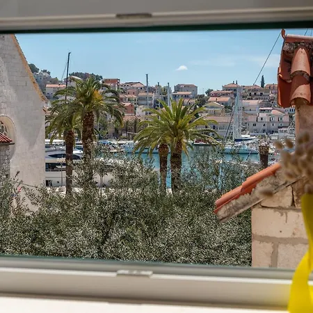 Ana Trogir