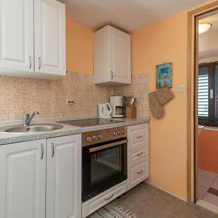Ana Apartment *