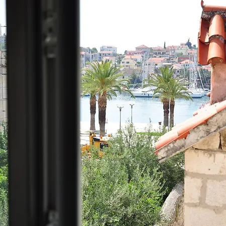 Ana * Trogir