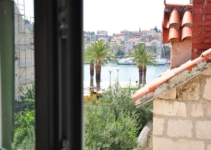 Ana * Trogir